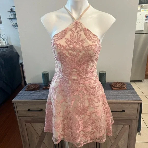 NWT Speechless pink and cream mini dress - Picture 2 of 7